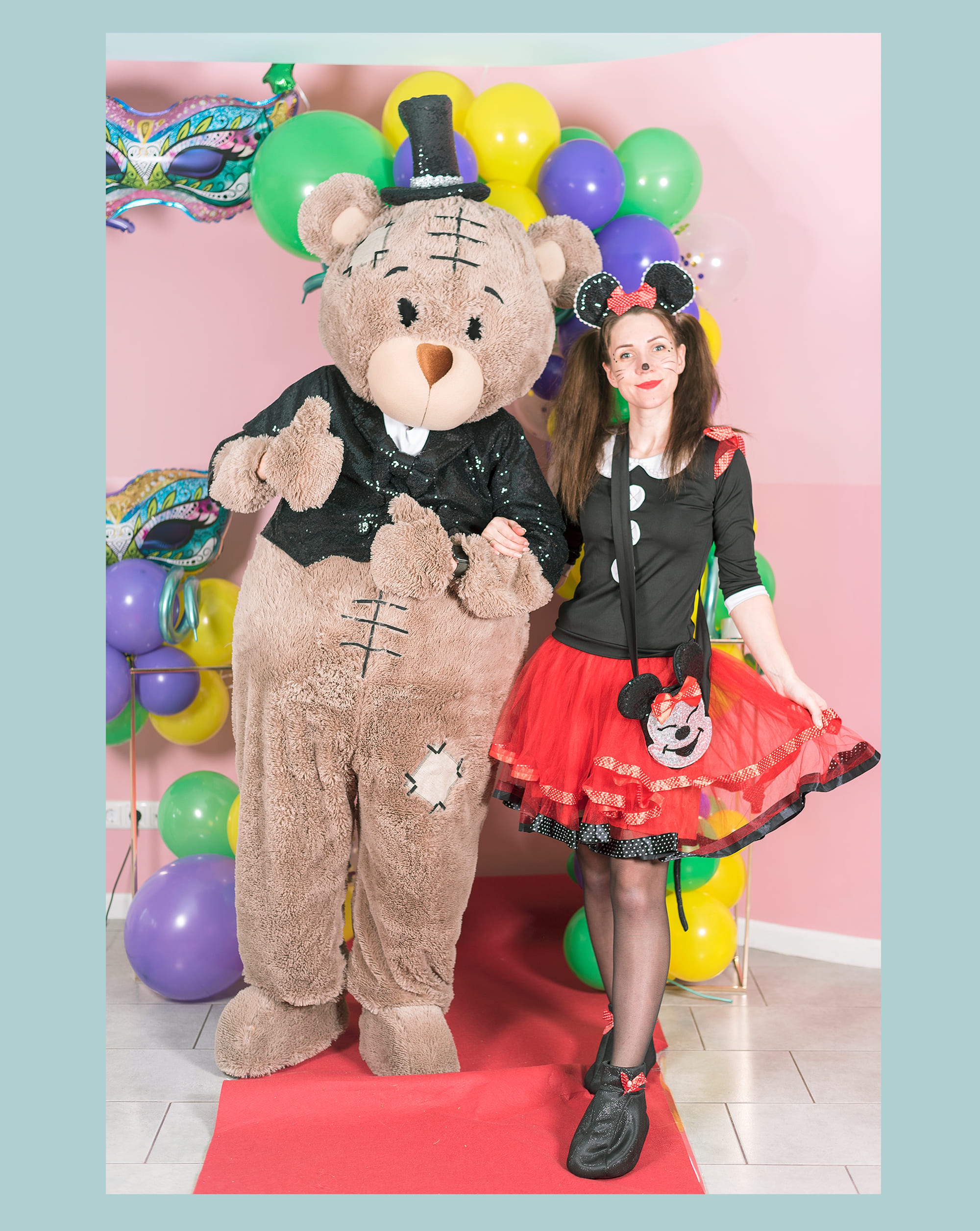 Minnie Mouse und Lebensgroße Teddybär